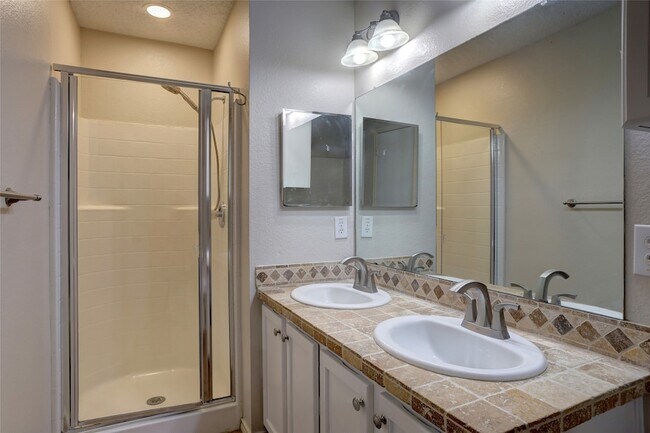 Building Photo - 4608 Cedar Crest Dr