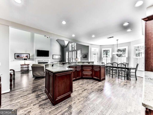 Building Photo - 2045 Town Lake Hills W
