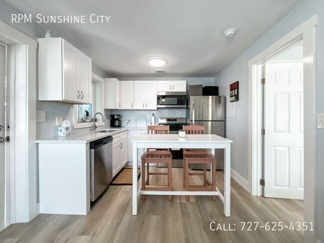 Building Photo - 13535 Boca Ciega Ave