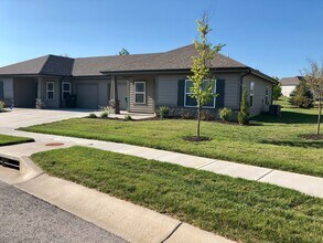 Building Photo - 2 Bed | 2 Bath | 1 Car Garage; Single Level Attached Villa in Blue Springs
