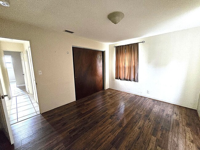 Building Photo - Charming 2-bedroom, 2-bathroom home