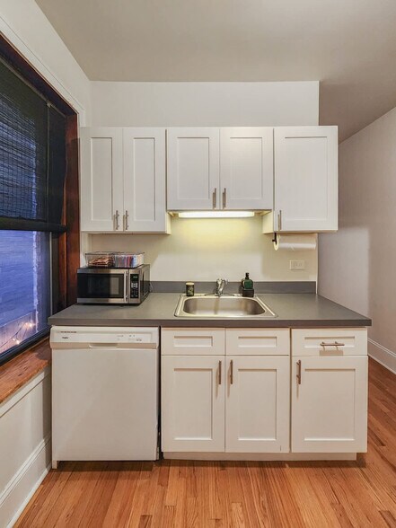 Building Photo - 3759 N Wayne Ave