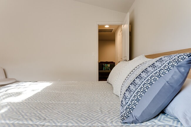 Building Photo - 1526 McKinley St