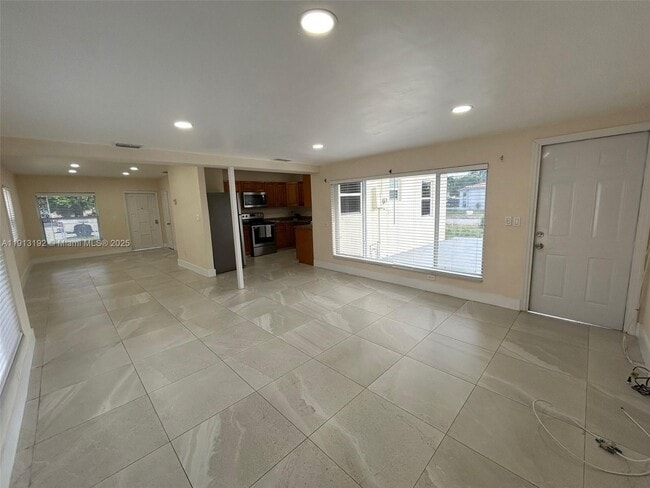 Building Photo - 610 E 8th Ave