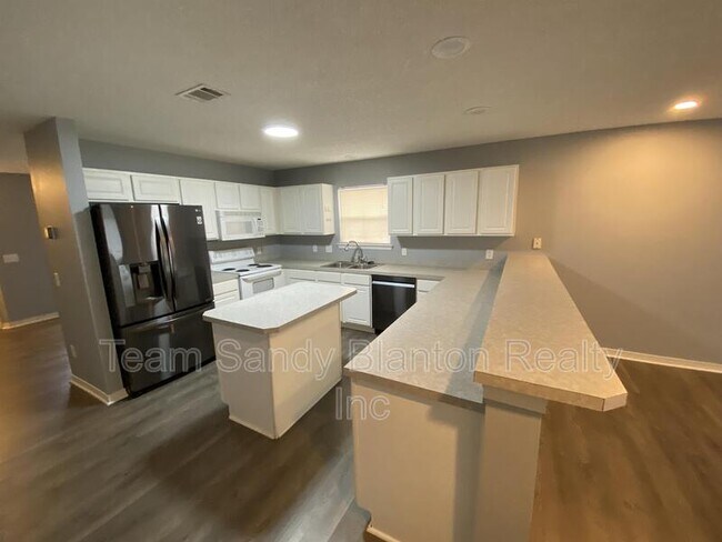 Building Photo - 10340 Chinaberry Ct