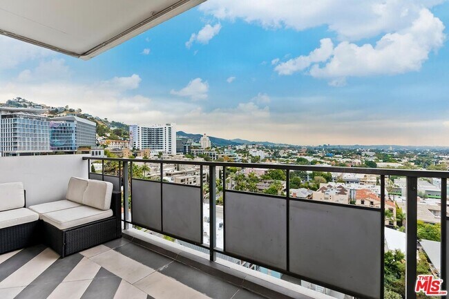 Building Photo - 1155 N La Cienega Blvd