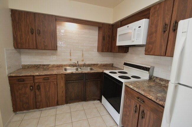 Building Photo - 9907 W 58th St