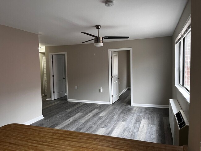 Building Photo - Affordable 2-Bedroom Apartment in Southwes...