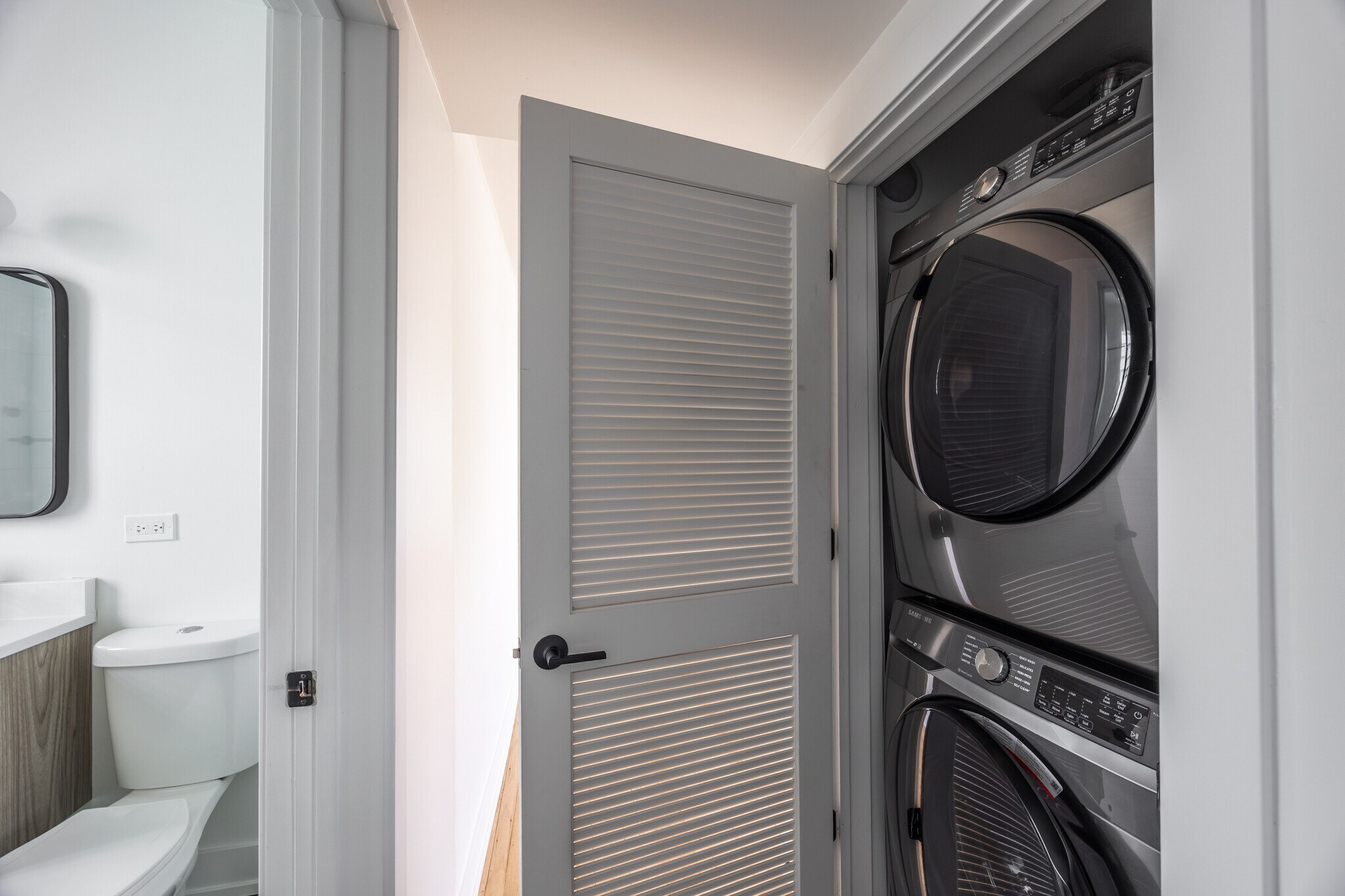 Building Photo - 3051 W Medill Ave