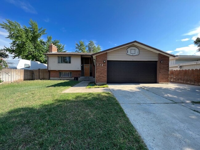Building Photo - 4 Bedroom/2 Bathroom House in Midvale