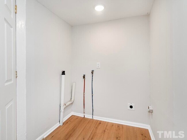 Building Photo - 234 Hatch St