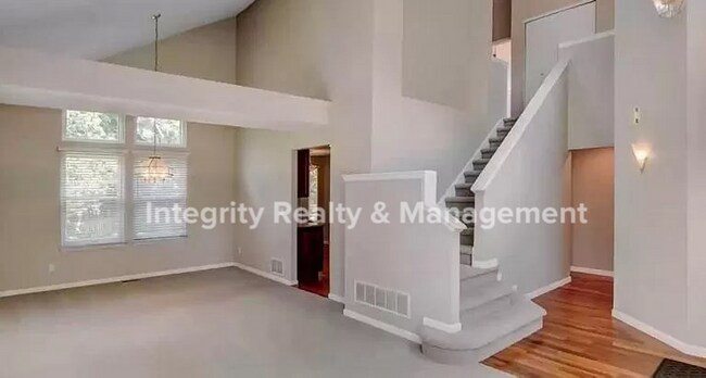 Building Photo - 3 Bed/3 Bath, 2,759 Sqft -9614 Pinebrook S...