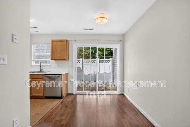 Building Photo - 104 Tannenbaum Cir