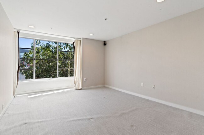Building Photo - Tri-Level Inner Mission Live/Work Condo - ...