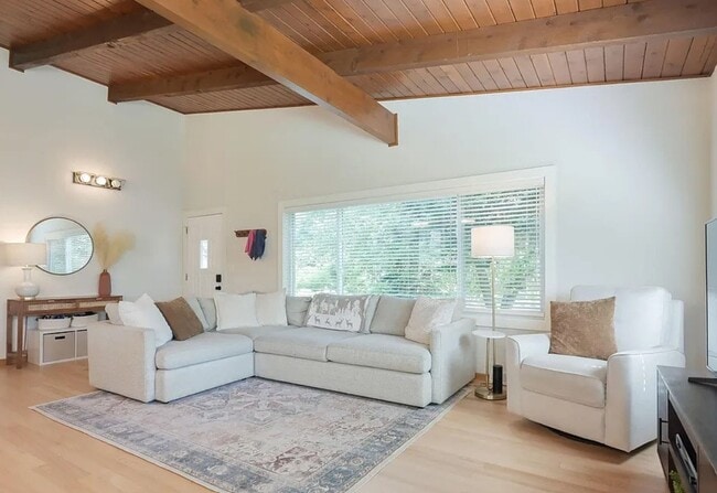 Building Photo - 2820 Overlook Dr