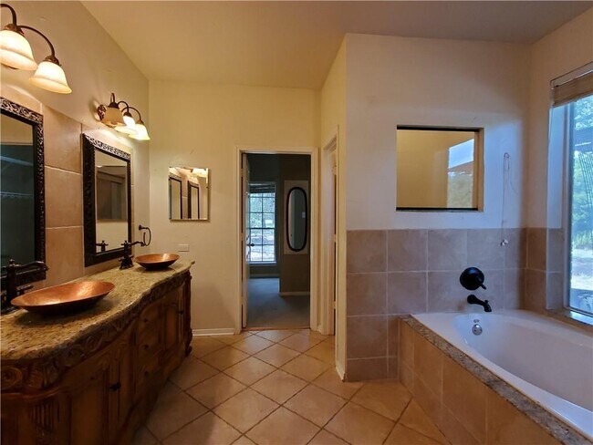 Building Photo - 10400 W Cave Loop