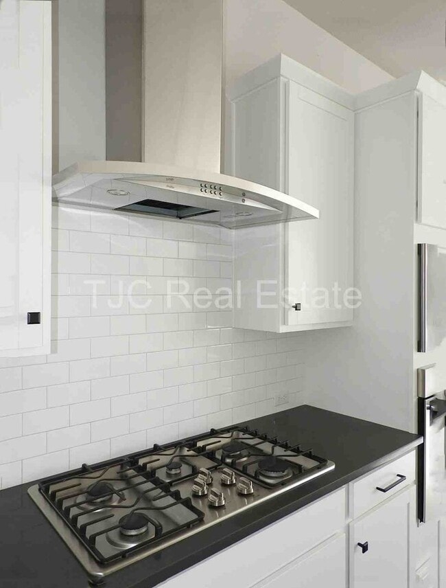 Building Photo - Central Park Home for Rent! Mountain Views!