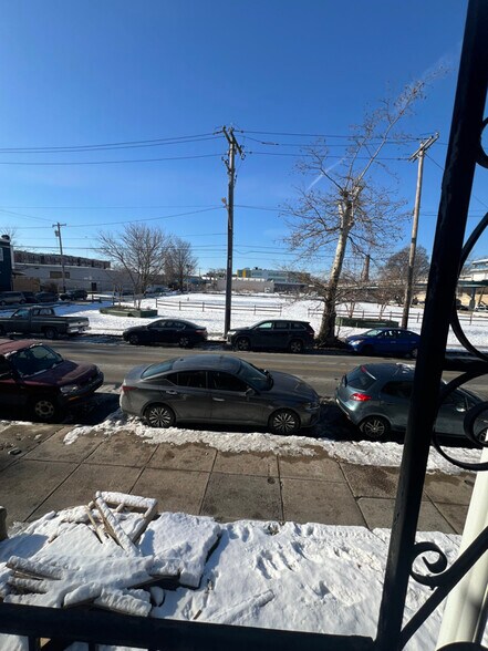 Building Photo - 17 Farragut St