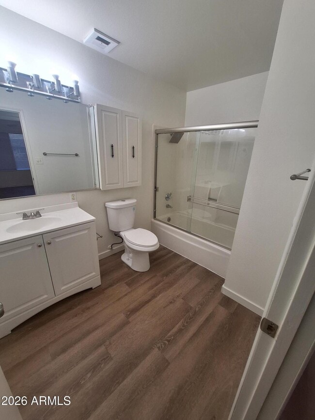 Building Photo - 2839 E Altadena Ave