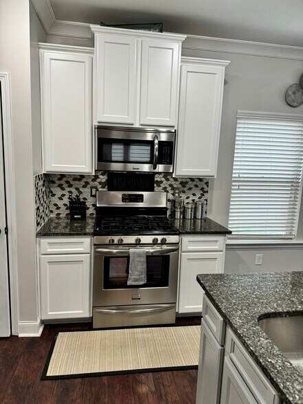 Kitchen - 4995 Jack Dr