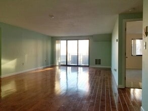 Building Photo - 12 9th St
