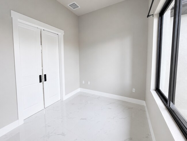 Building Photo - Move In Special! Pool Home with Canal View