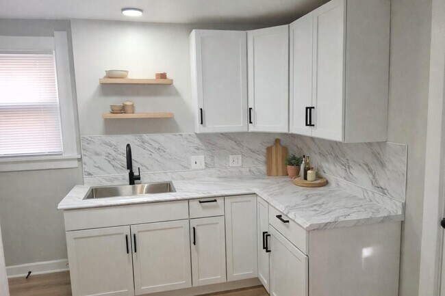 Building Photo - 1812 Kensington Rd