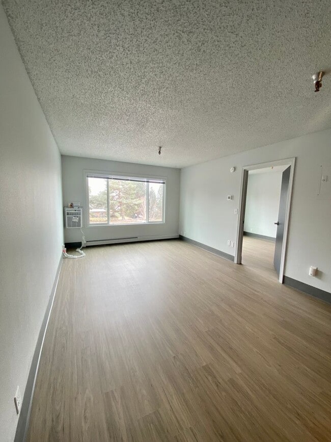 Building Photo - Shorter term leases welcome! - 1 bed 1 bath apartment