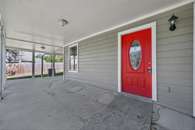 Building Photo - 1305 St Lawrence River Rd