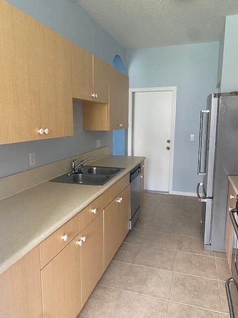 Building Photo - 451 Rainbow Springs Terrace