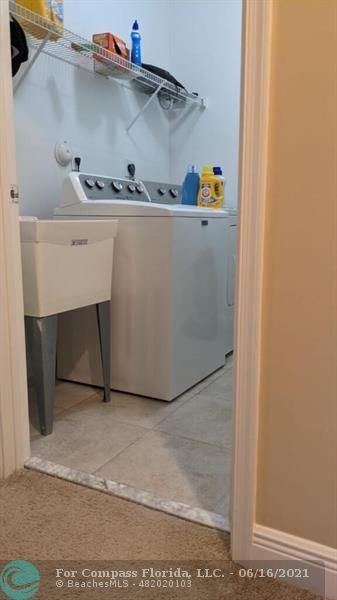 Building Photo - 3409 Lakeside Dr