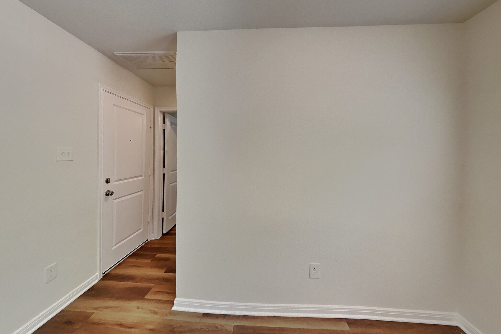 Building Photo - 15673 Del Norte Dr