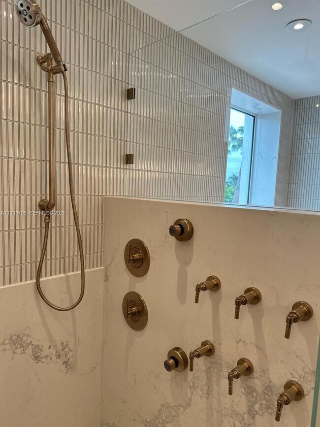 Building Photo - 737 Crandon Blvd