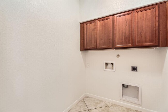 Building Photo - 2330 Blake Way
