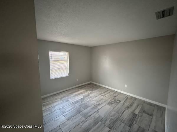 Building Photo - 3210 Edgewood Dr NE