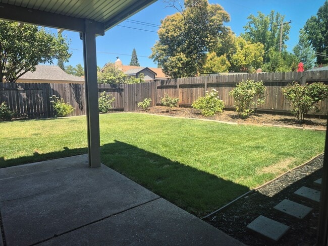Building Photo - 3 Bedroom Orangevale Home