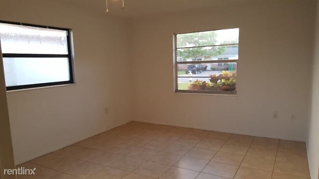 Building Photo - 2405 14th St Dr W