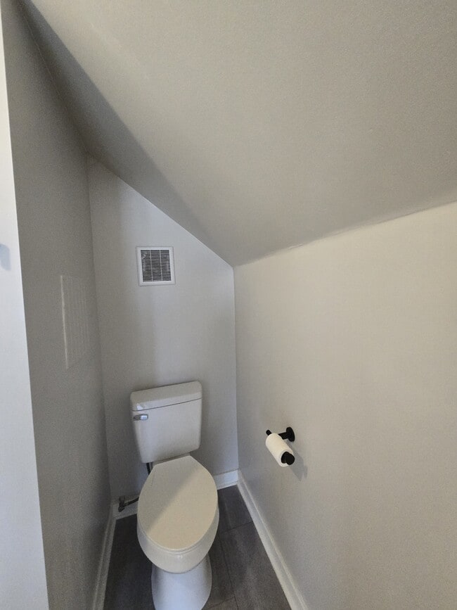 Building Photo - 250 Millwood N