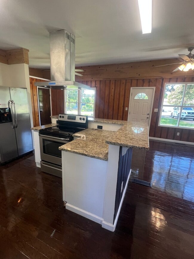 Building Photo - "Lake House Vibes"