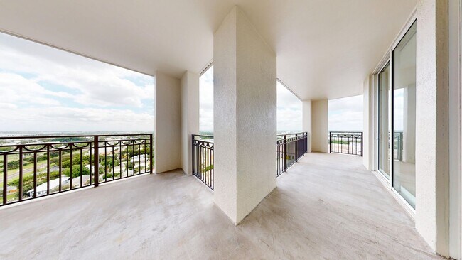 Building Photo - 550 Okeechobee Blvd