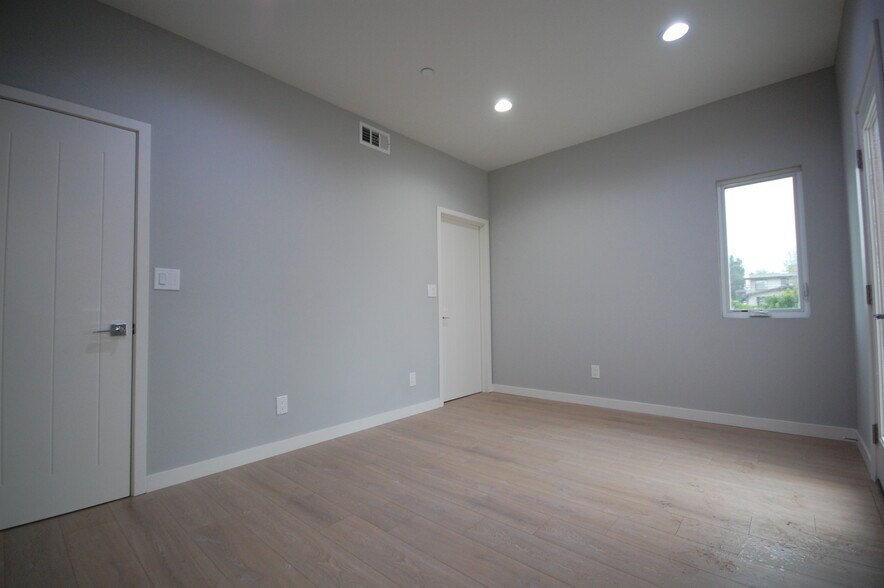 BEDROOM - 648 1/2 N Serrano Ave