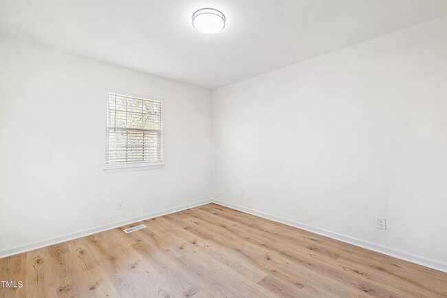 Building Photo - 1001 Linwood Ave