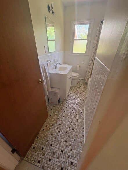 Building Photo - 7 Apple Blossom Ln