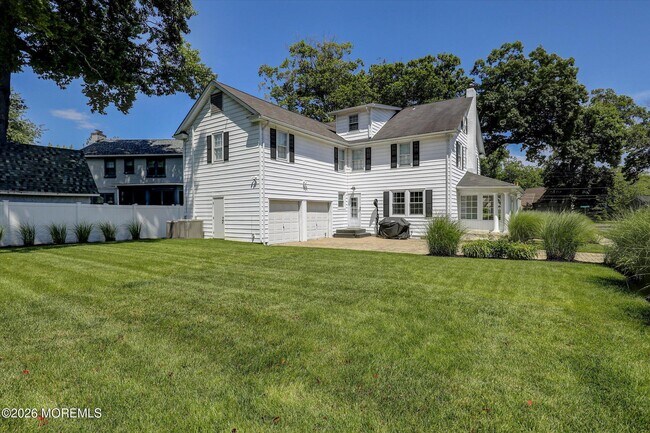 Building Photo - 570 N Edgemere Dr