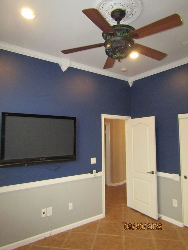 Building Photo - Beautiful Traditions Single Story Home is Centrally Located Near Shopping/101 Frwy