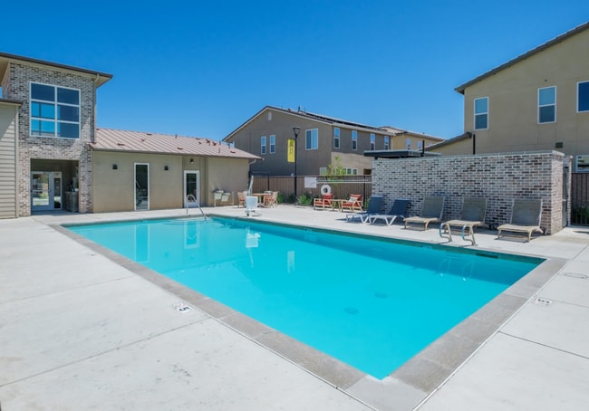 Building Photo - $2,195 Belmont & Armstrong, Gated Community - N Cattail Ct, Fresno / Solar!