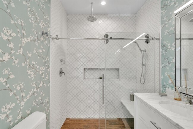Building Photo - 64 Gorham St