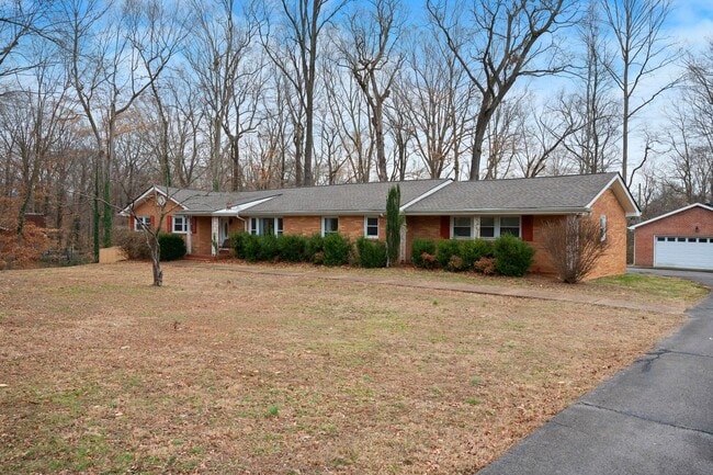 Building Photo - Spacious 4BR (or 3BR + Bonus) with 2 Living Rooms, Screened Porch & 4-Car Garage