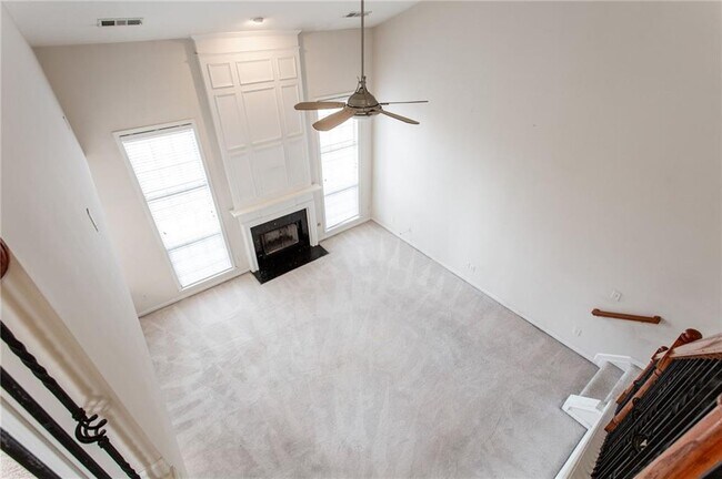 Building Photo - 910 Wendlebury Ct