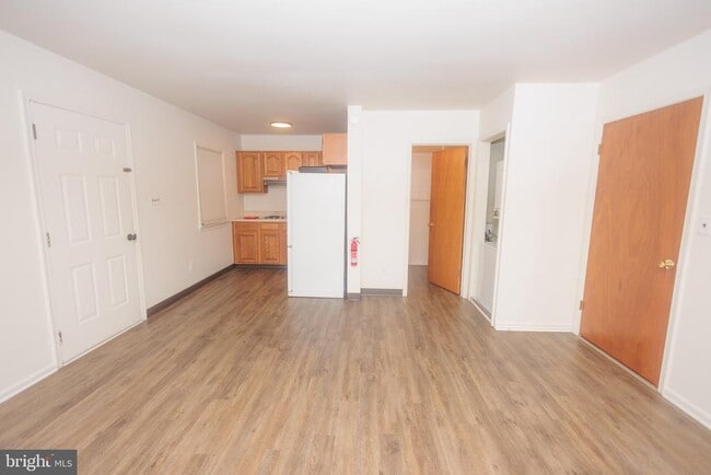 Building Photo - 203 Girard Rd N